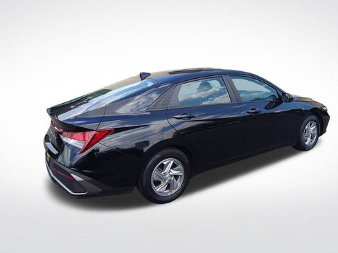 Certified 2024 Hyundai Elantra SE FWD image 7