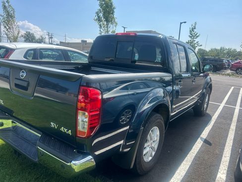 Used 2017 Nissan Frontier SV w/ SV Value Truck Package AWD/4WD image 5