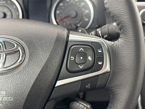 Used 2017 Toyota Camry SE image 17