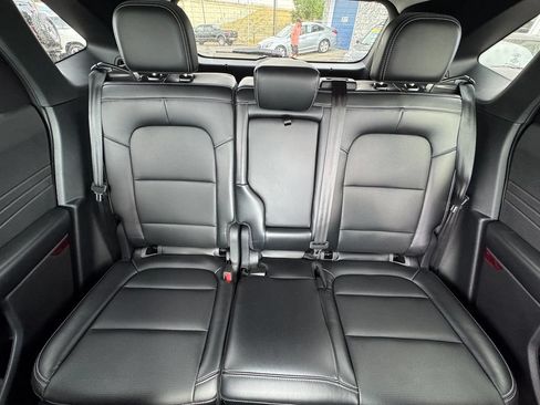 Used 2025 Ford Escape Platinum AWD/4WD image 32
