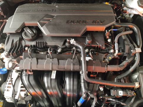 Used 2025 Hyundai Elantra SE FWD image 30