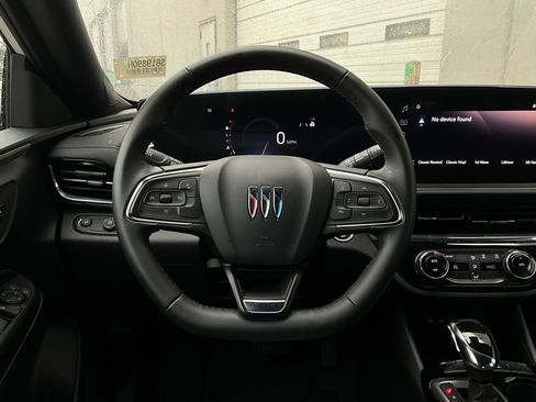 Used 2025 Buick Envista Sport Touring image 32