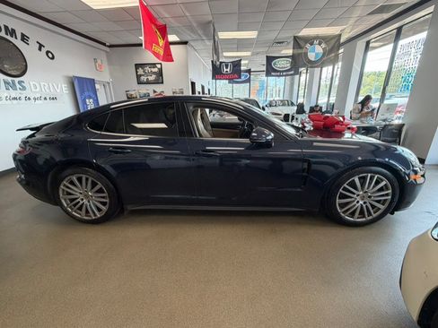 Used 2018 Porsche Panamera 4 AWD/4WD image 18