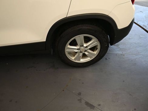 Used 2016 Chevrolet Trax LT w/ LT Convenience Package FWD image 18