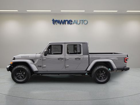 Used 2023 Jeep Gladiator Sport AWD/4WD image 4