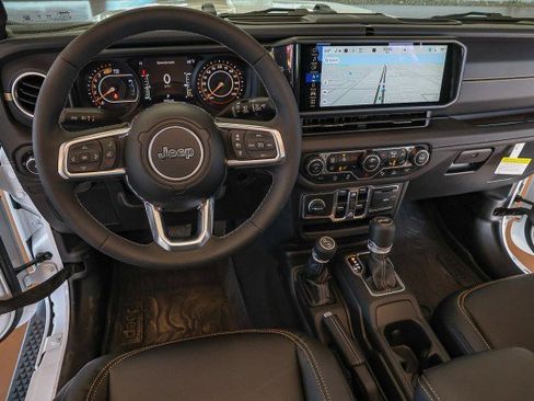 Used 2025 Jeep Wrangler Sahara image 24