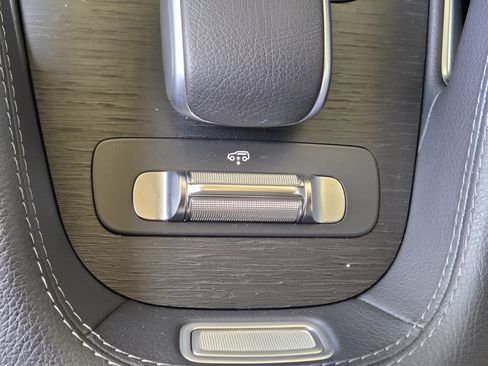 Certified 2025 Mercedes-Benz GLS 450 4MATIC image 23