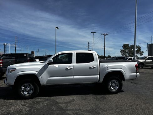 Certified 2022 Toyota Tacoma SR AWD/4WD image 2