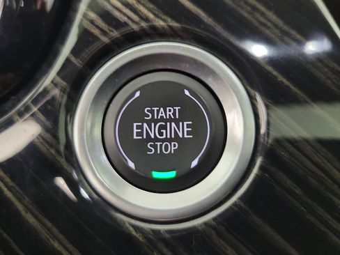 Used 2025 Cadillac XT6 Premium Luxury FWD image 30