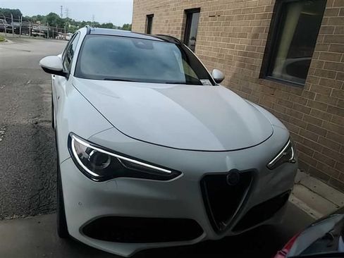 Used 2023 Alfa Romeo Stelvio Ti AWD/4WD image 20
