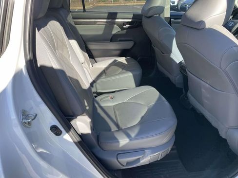 Used 2021 Toyota Highlander Platinum image 47