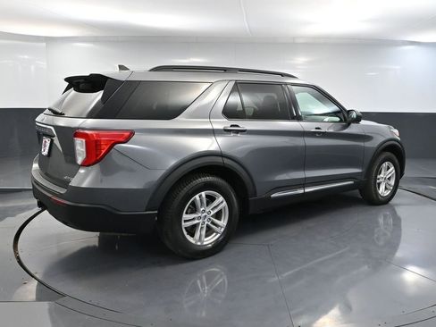 Used 2022 Ford Explorer XLT w/ Class IV Trailer Tow Package image 5