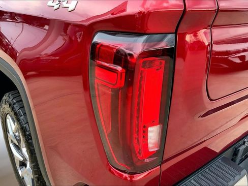 Used 2022 GMC Sierra 1500 SLT AWD/4WD image 30