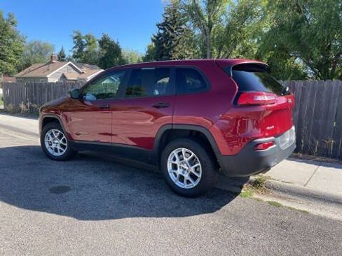 Used 2016 Jeep Cherokee Sport AWD/4WD image 2
