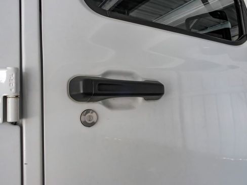 Used 2018 Jeep Wrangler Unlimited Sahara image 40