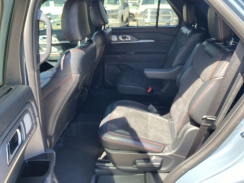 Used 2025 Ford Explorer ST AWD/4WD image 16