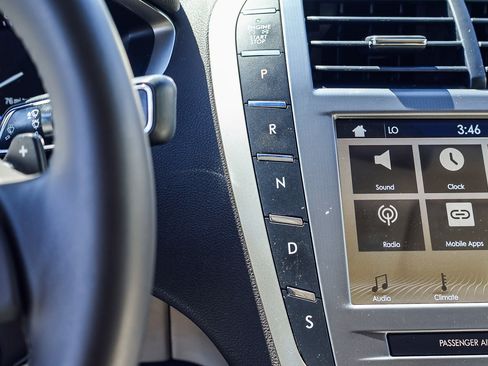 Used 2017 Lincoln MKZ Premiere image 10