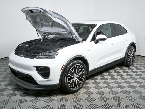 New 2026 Porsche Macan Electric image 33