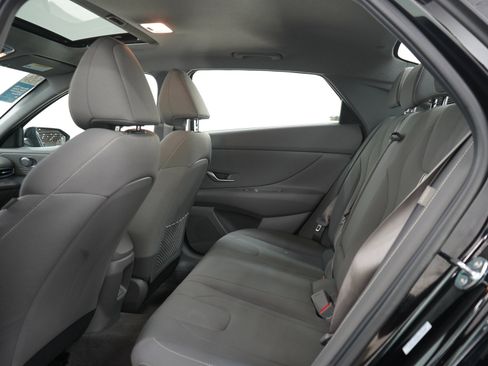 Used 2025 Hyundai Elantra SEL FWD image 13