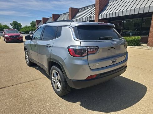 Used 2024 Jeep Compass Latitude AWD/4WD image 5