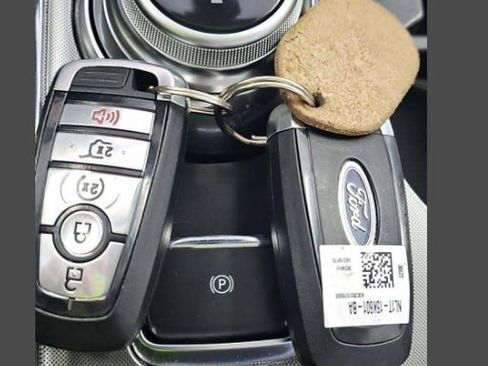 Used 2022 Ford Edge Titanium w/ Equipment Group 301A image 5