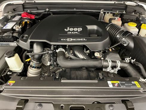 Used 2022 Jeep Wrangler Unlimited Rubicon w/ Steel Bumper Group AWD/4WD image 31