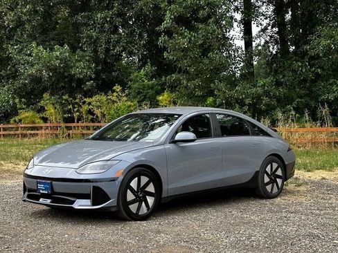 Certified 2025 Hyundai Ioniq 6 SE RWD image 5