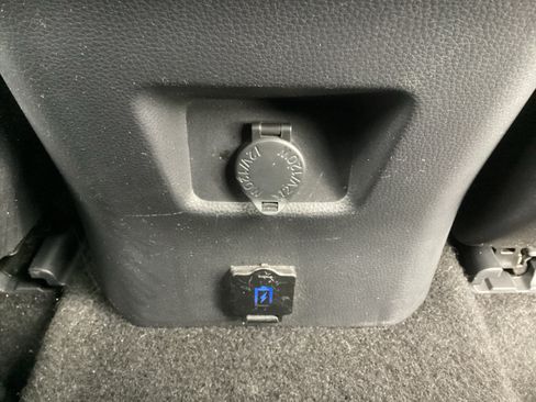 Used 2021 Toyota RAV4 LE FWD image 25