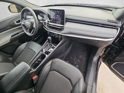 Used 2025 Jeep Compass Latitude image 20