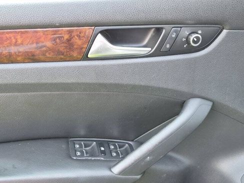 Used 2012 Volkswagen Passat 2.5 SEL FWD image 12