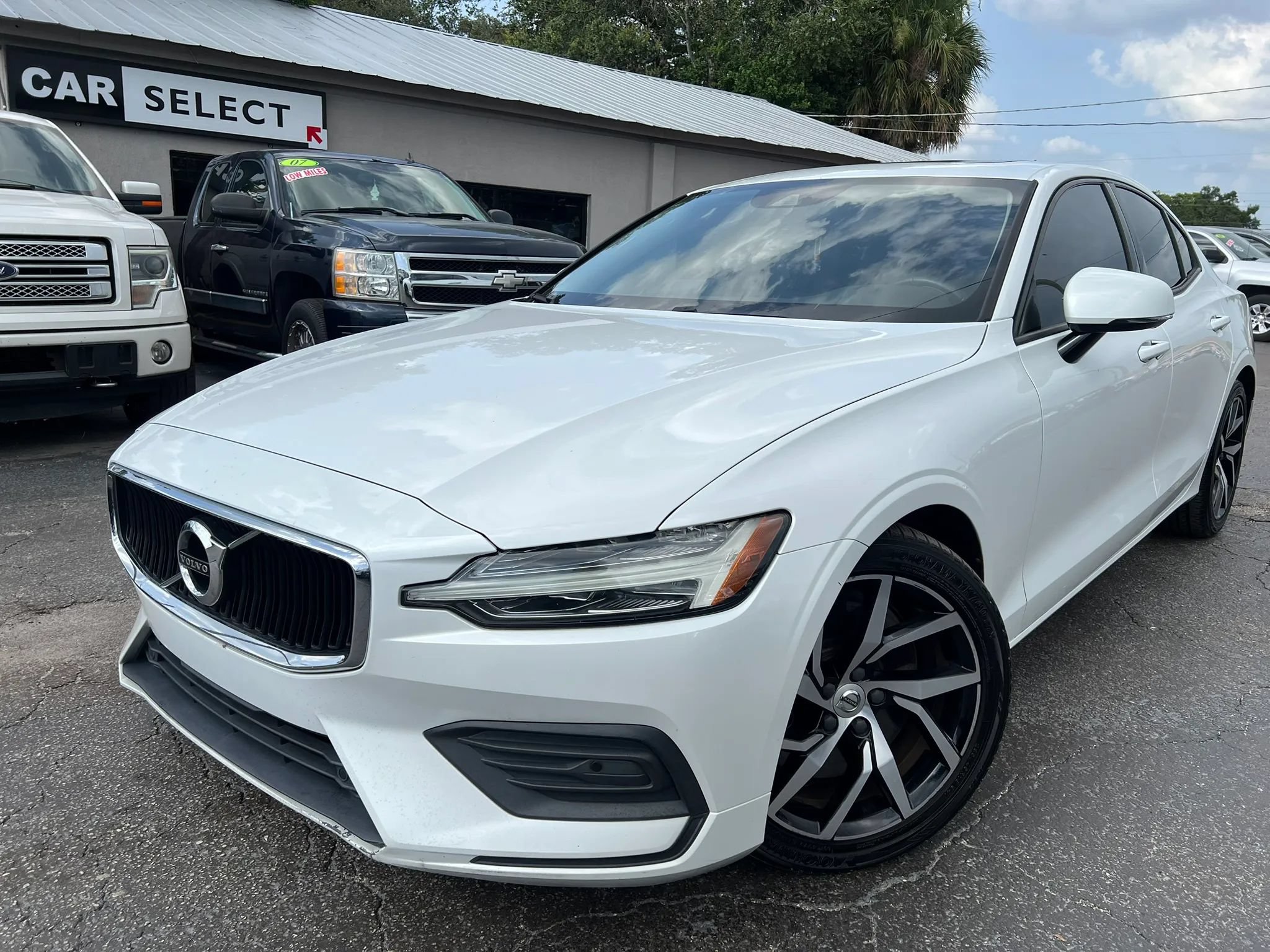 Used 2020 Volvo S60 T6 Momentum AWD/4WD image 1