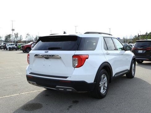 Used 2023 Ford Explorer XLT w/ Equipment Group 202A image 6