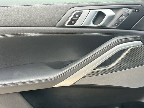 Used 2021 BMW X6 sDrive40i w/ M Sport Package image 16