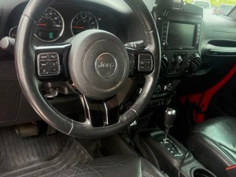 Used 2015 Jeep Wrangler Unlimited Sahara AWD/4WD image 4