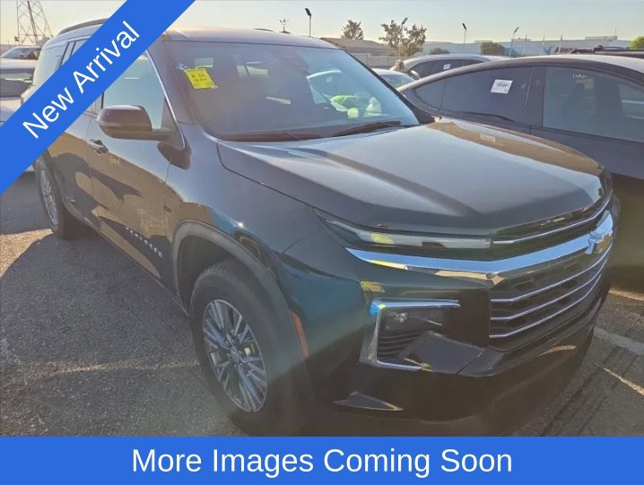 Used 2025 Chevrolet Traverse LT FWD image 1