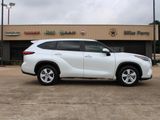 Used 2023 Toyota Highlander LE image 5