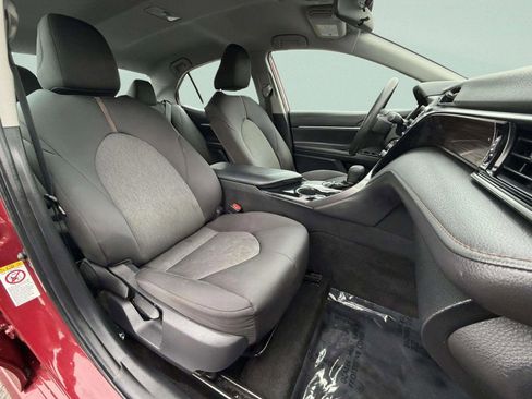 Used 2019 Toyota Camry LE w/ Carpet Mat Package image 14