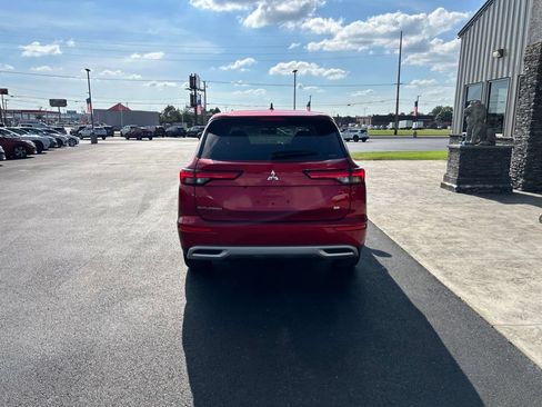Used 2024 Mitsubishi Outlander AWD image 4