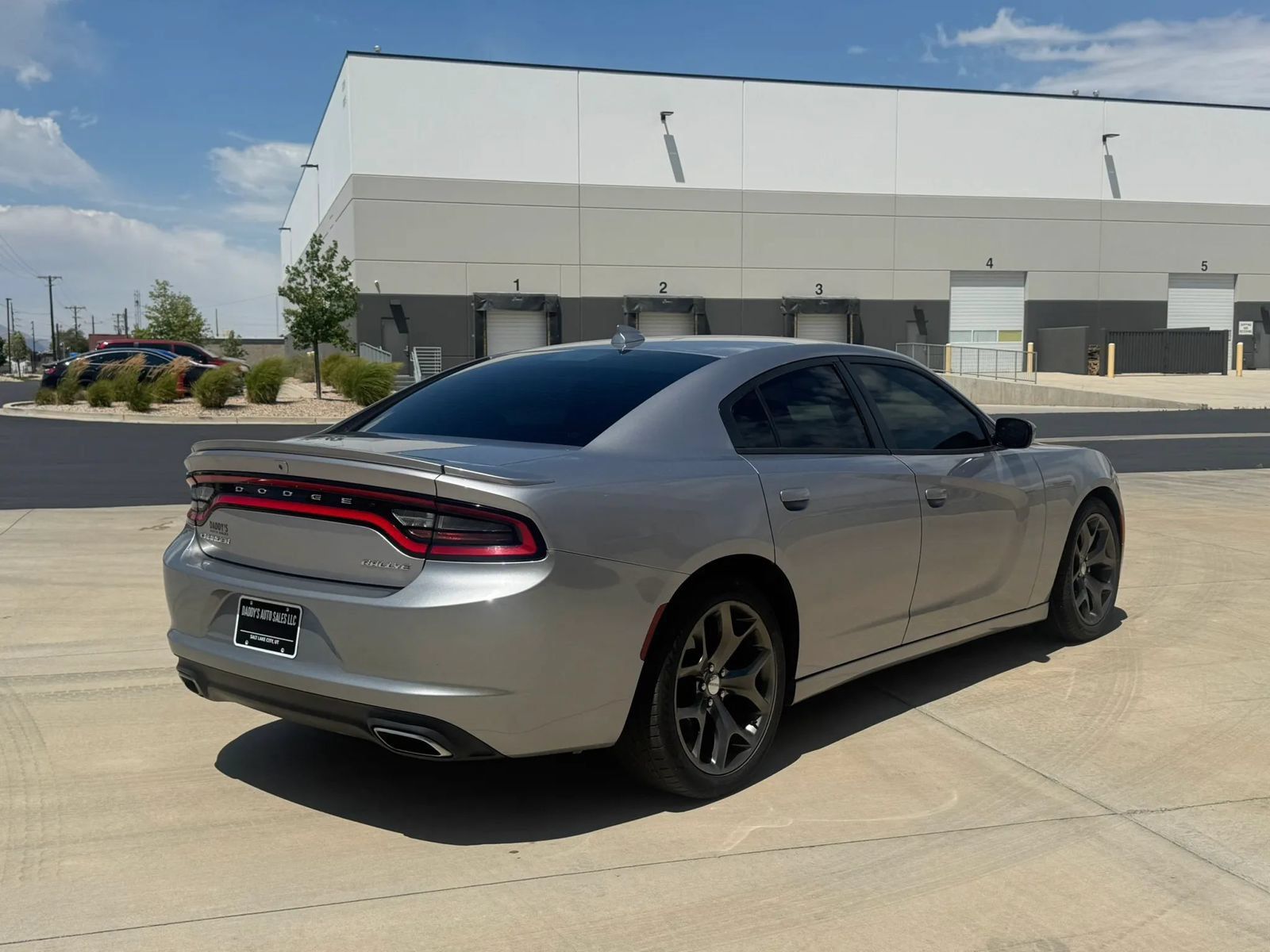 Used 2015 Dodge Charger SXT RWD image 5