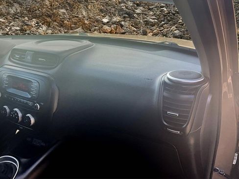 Used 2015 Kia Soul Base image 15