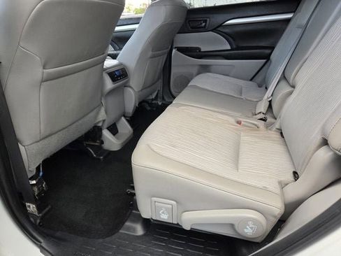 Used 2019 Toyota Highlander Plus image 16