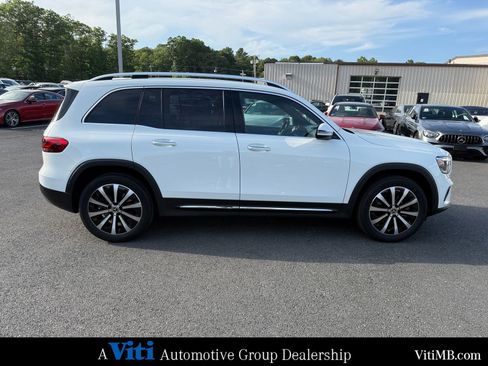 Used 2022 Mercedes-Benz GLB 250 4MATIC image 9