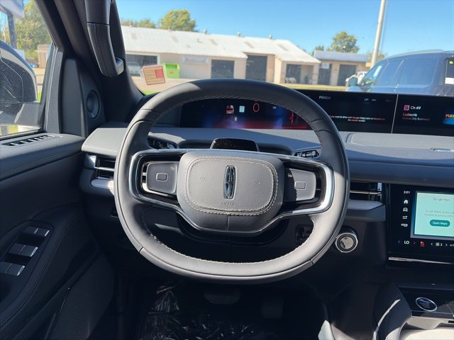 New 2025 Lincoln Navigator Reserve w/ Jet Appearance Package AWD/4WD image 16