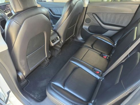 Used 2021 Tesla Model Y Performance image 32