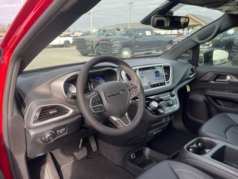 New 2026 Chrysler Pacifica Select image 10
