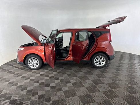 Used 2022 Kia Soul LX w/ Technology Package FWD image 11