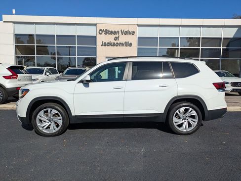Used 2023 Volkswagen Atlas SE image 3