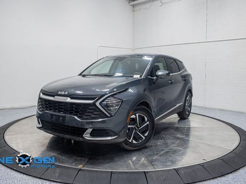 Used 2024 Kia Sportage LX image 3