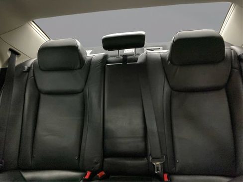 Used 2017 Chrysler 300 C AWD/4WD image 21