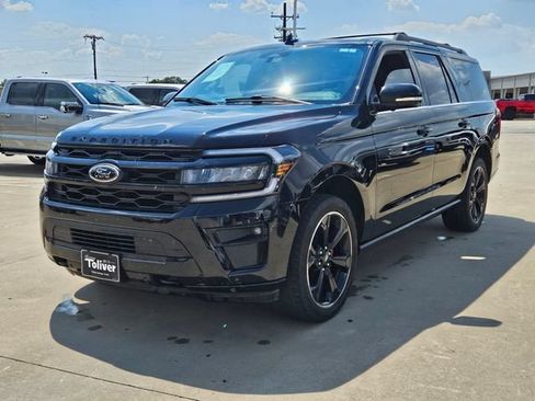 Used 2022 Ford Expedition Max Limited AWD/4WD image 2